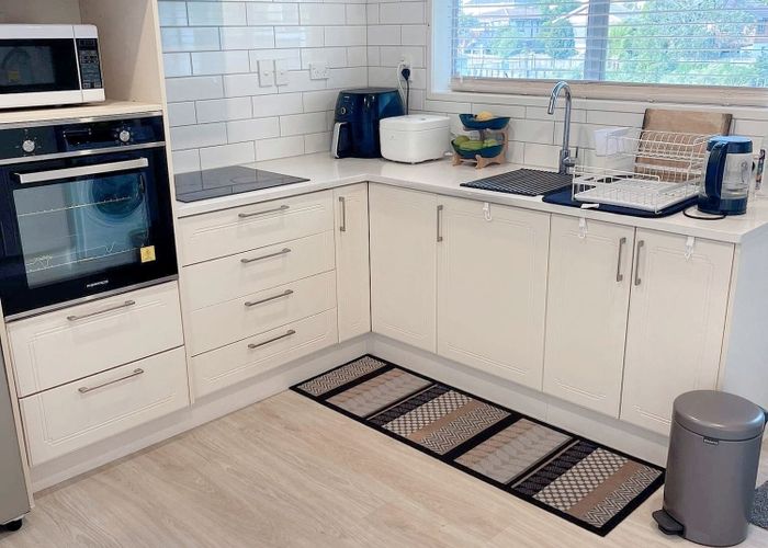  at 2/23 Akarana Avenue, Three Kings, Auckland