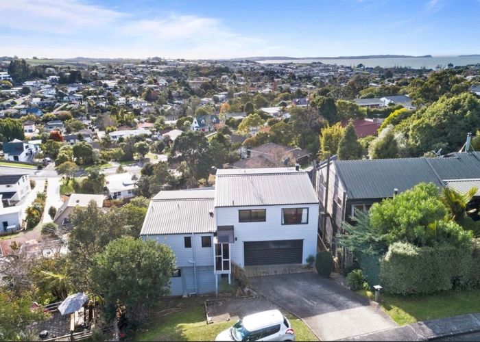  at 2/4 Danbury Drive, Torbay, Auckland