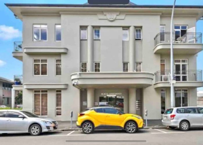 at 2F/11 London Street, Hamilton Central, Hamilton