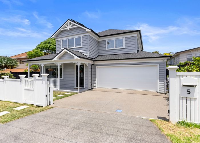 at 5 August Place, Greenlane, Auckland