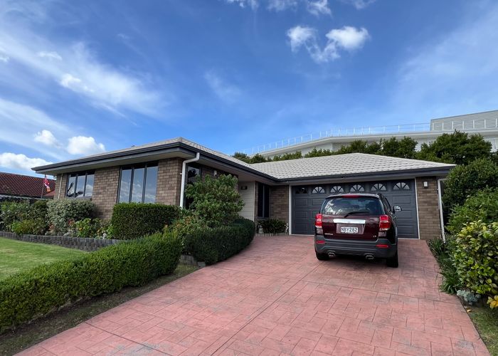  at 94 Kingdale Road, Henderson, Auckland