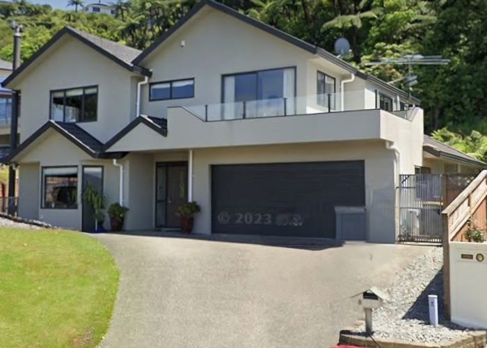  at 8 Fernridge Way, Tirohanga, Lower Hutt
