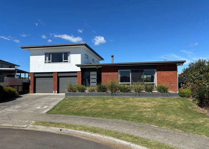  at 6 Somerset Place, Taradale, Napier