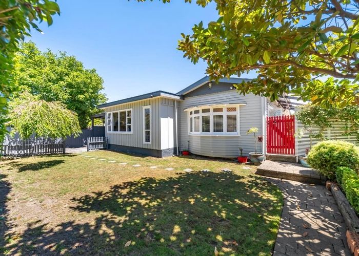  at 69 Pine Avenue, Ebdentown, Upper Hutt
