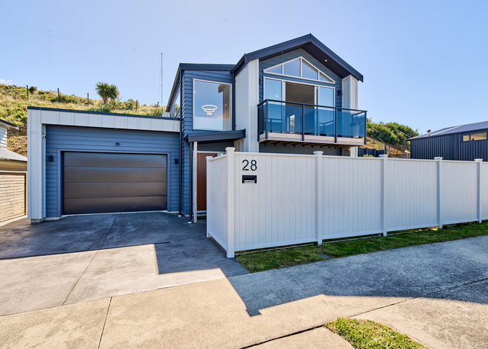  at 28 Domett Street, Newlands, Wellington