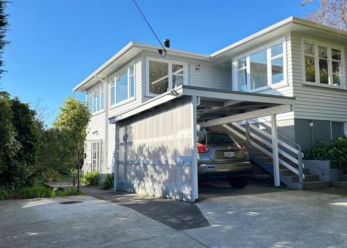  at 39 Taylor Terrace, Tawa, Wellington