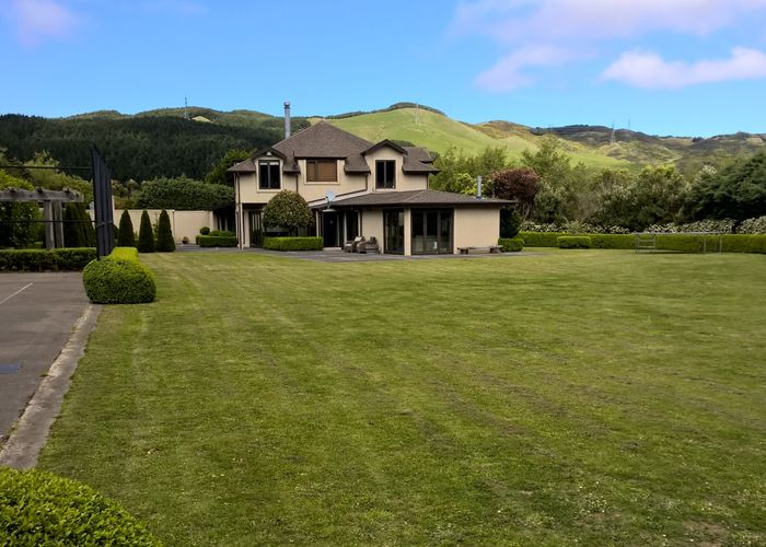  at 87 Woodburn Drive, Takapu Valley, Wellington