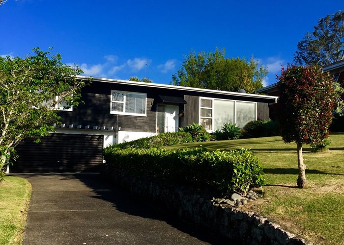  at 46 Woodstock Road, Forrest Hill, Auckland