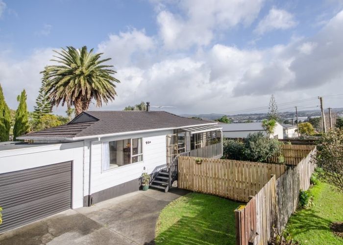  at 2/93 Awaroa Road, Sunnyvale, Auckland