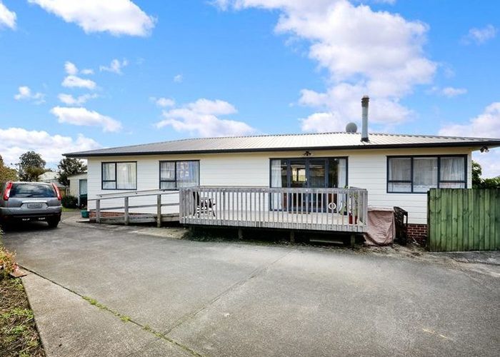  at 1/17 Mickle Street, Te Atatū South, Auckland