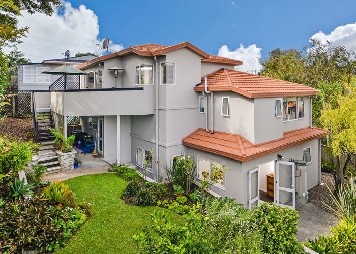  at 2/378 East Coast Road, Sunnynook, Auckland