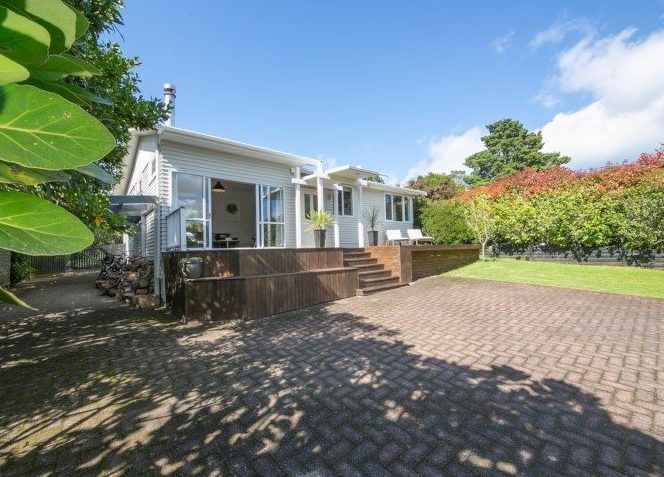  at 16 Tane Road, Laingholm, Auckland