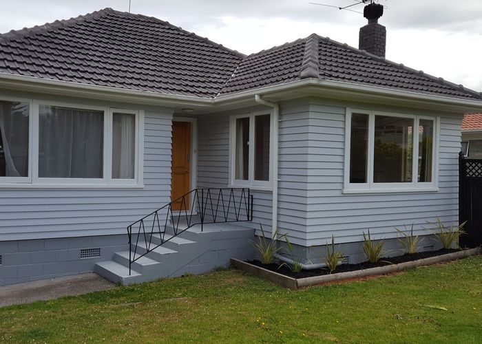  at 1/40 Chartwell Avenue, Glenfield, Auckland