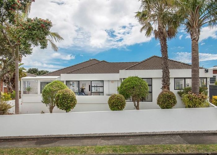  at 2/25 Walter Street, Hauraki, Auckland