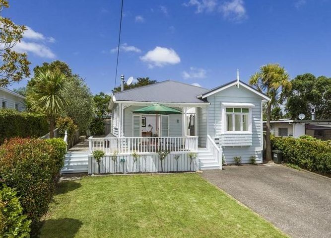  at 10 Valley Road, Northcote, Auckland