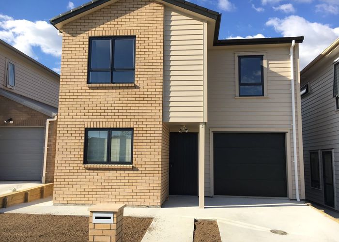  at 30 Tutuwhatu Crescent, Weymouth, Auckland