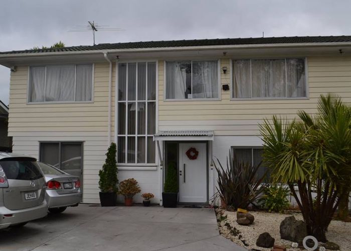  at 29 Manhattan Heights, Glendene, Auckland