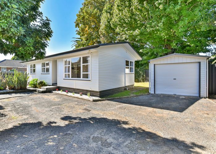  at 2E Youngs Road, Papakura, Papakura