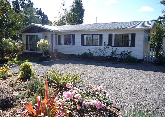  at 49 Hughes Line, Clareville, Carterton