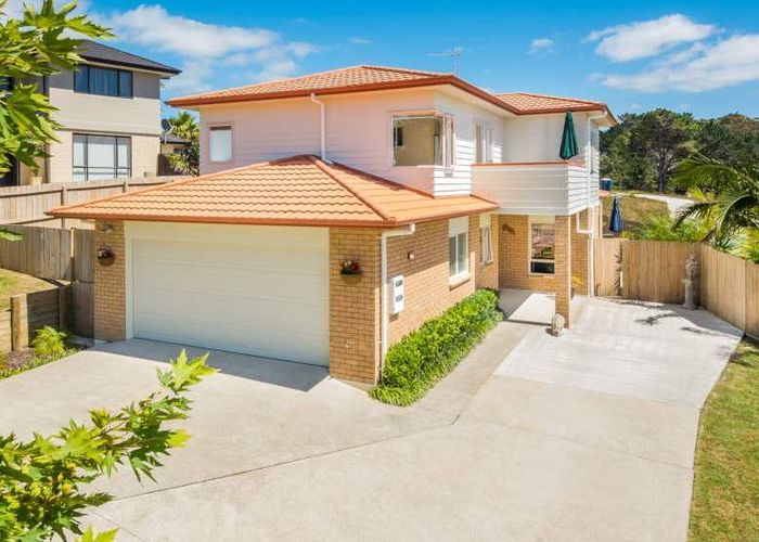  at 14 Meharg Place, Fairview Heights, Auckland