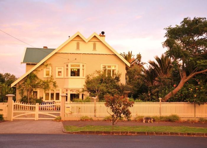  at 25 Burwood Crescent, Remuera, Auckland