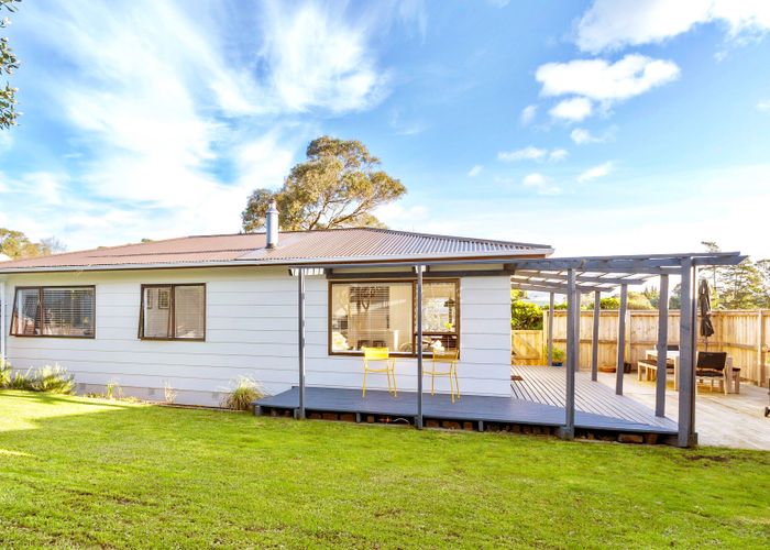  at 1/11 Longreach Drive, Sunnyvale, Auckland