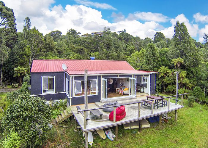  at 917 West Coast Road, Waiatarua, Auckland
