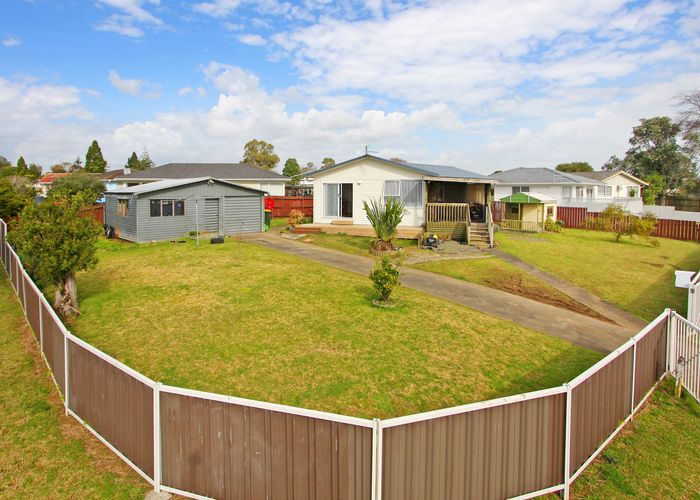  at 2 Desford Place, Mangere, Auckland