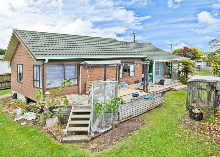  at 98 Sturges Road, Henderson, Auckland