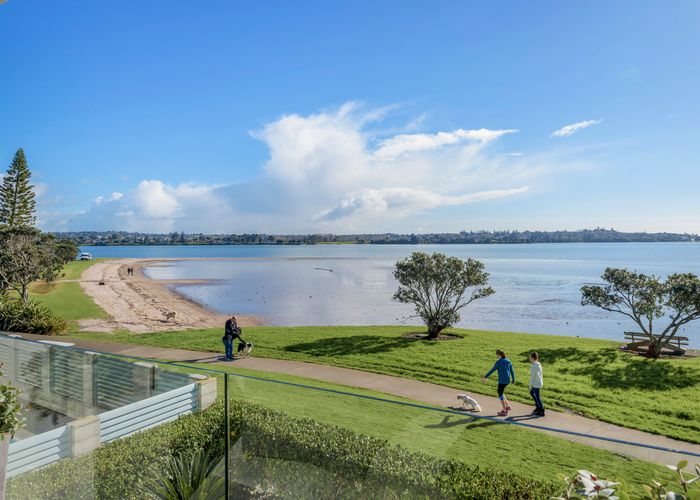  at 42C Bramley Drive, Farm Cove, Auckland
