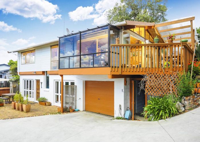  at 6 Barker Rise, Northcross, Auckland