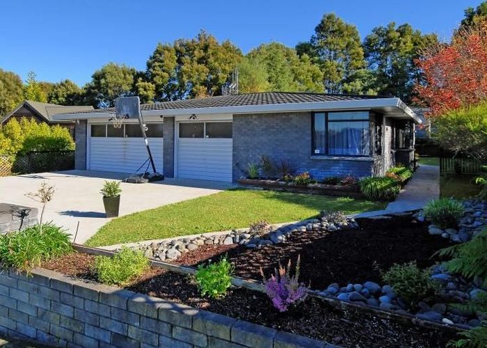  at 84 Sunnyhills Avenue, Glenview, Hamilton