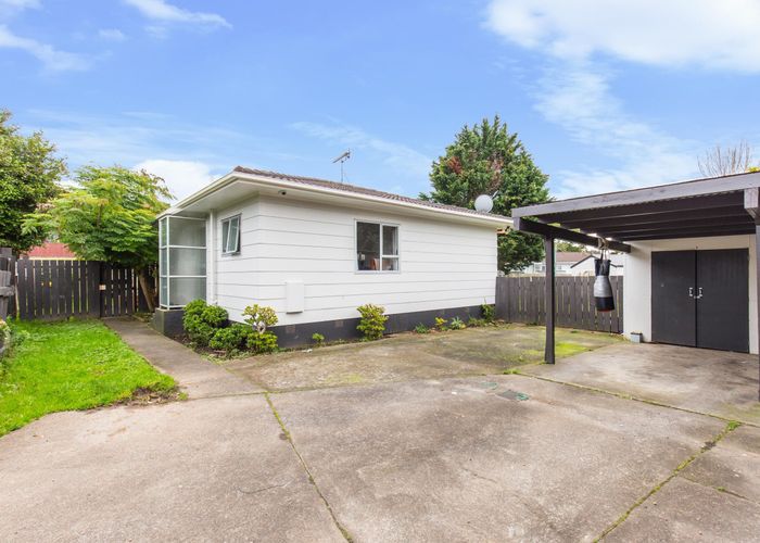  at 2/9 Slim Place, Clendon Park, Auckland