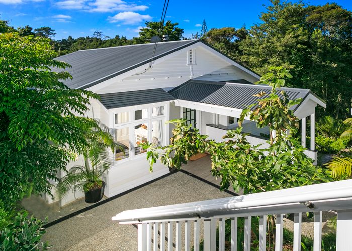 Free property data for 34 Le Roy Terrace, Birkenhead, Auckland homes