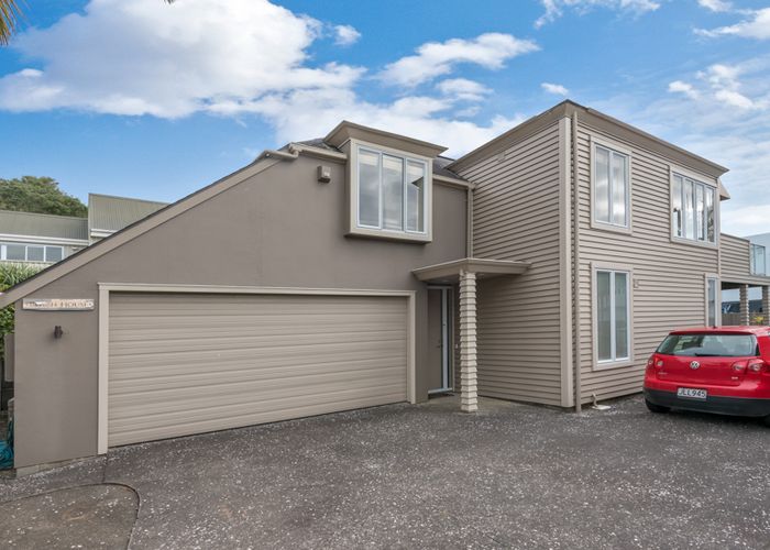  at 2//50 THE ESPLANADE, Eastern Beach, Auckland