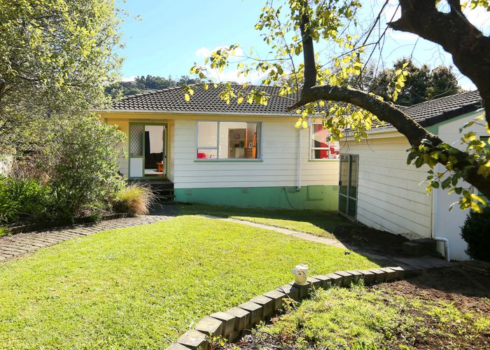 at 8 Glastron Place, Bayview, Auckland
