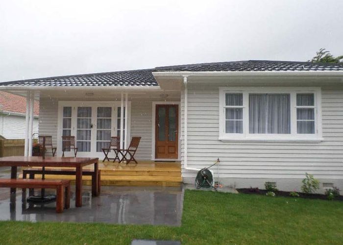  at 328 Main Road, Tawa, Wellington