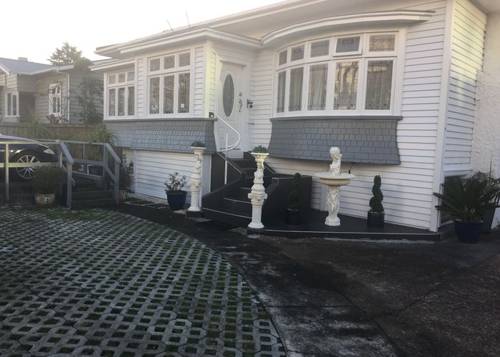  at 1 Waiohua Road, Greenlane, Auckland