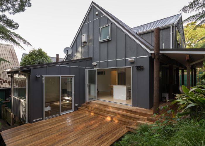  at 2/76 Lake Road, Northcote, Auckland