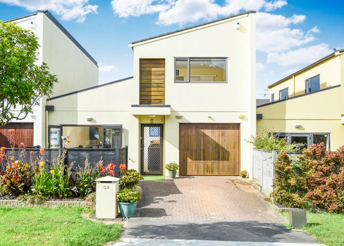  at 32 Tiger Drive, Golflands, Auckland