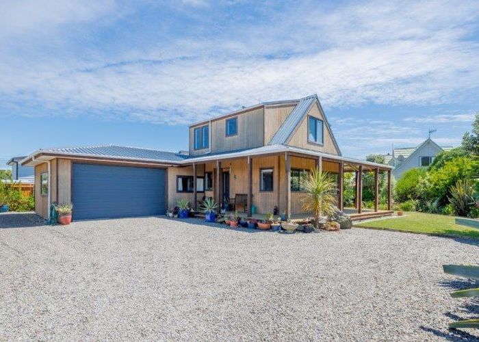  at 147 Field Way, Waikanae Beach, Waikanae