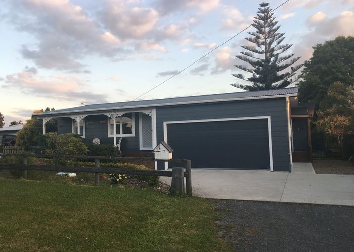  at 7 Fourth View Avenue, Beachlands, Auckland