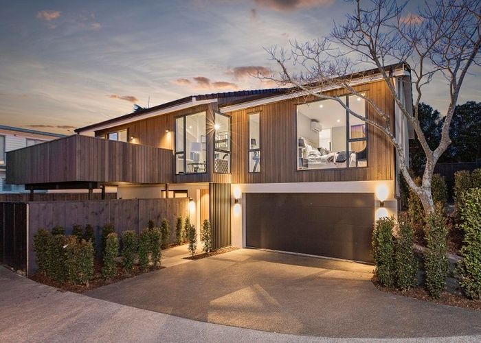  at 33 Bournemouth Terrace, Murrays Bay, Auckland