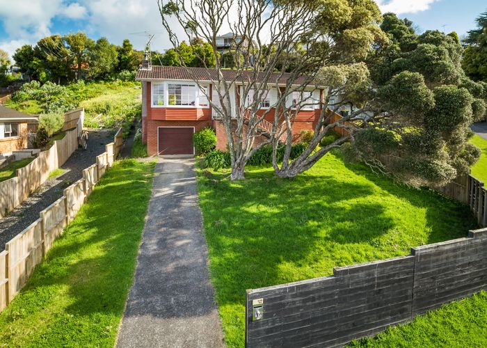 at 21 Sovereign Place, Glenfield, Auckland