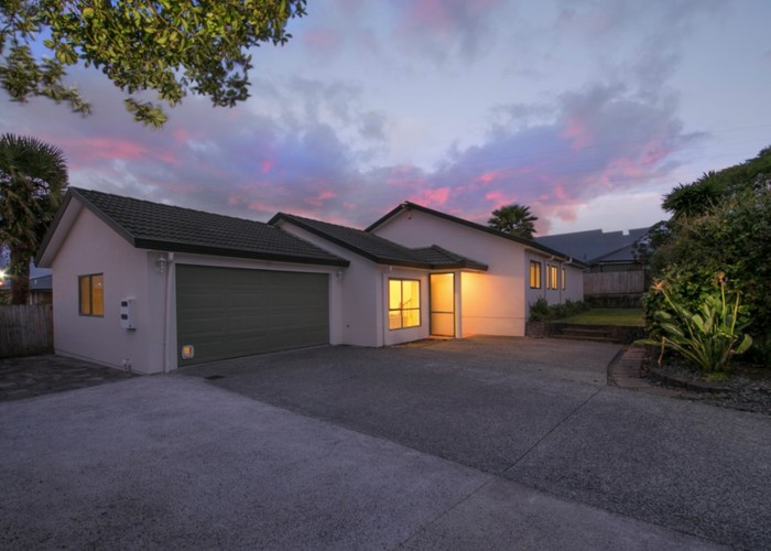  at 1/1039 Beach Road, Torbay, Auckland