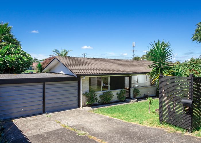  at 2/25 Alcock Street, Mount Wellington, Auckland