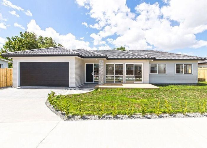  at 16 Darren Crescent, Half Moon Bay, Auckland