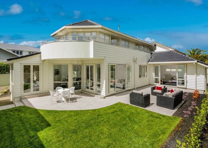  at 2/14 Clifton Road, Hauraki, Auckland