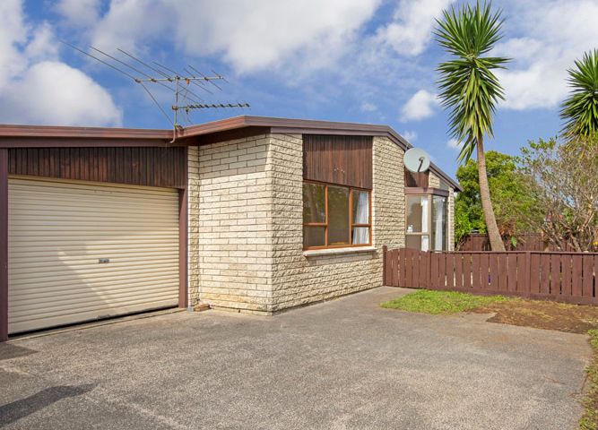  at 2/73 Butley Drive, Farm Cove, Auckland