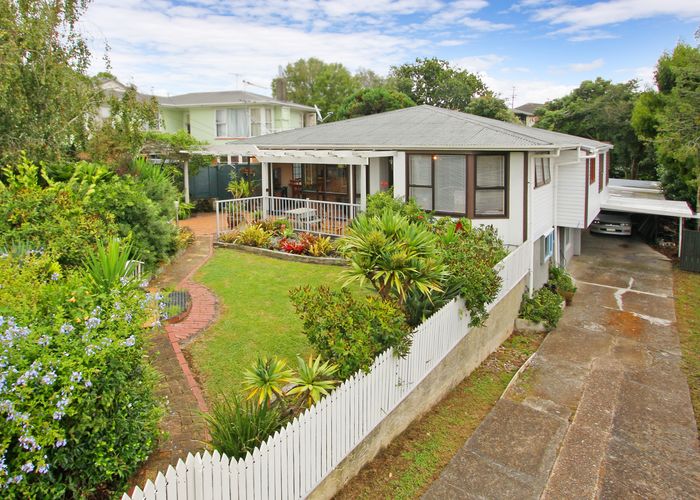  at 6 Windermere Crescent, Blockhouse Bay, Auckland